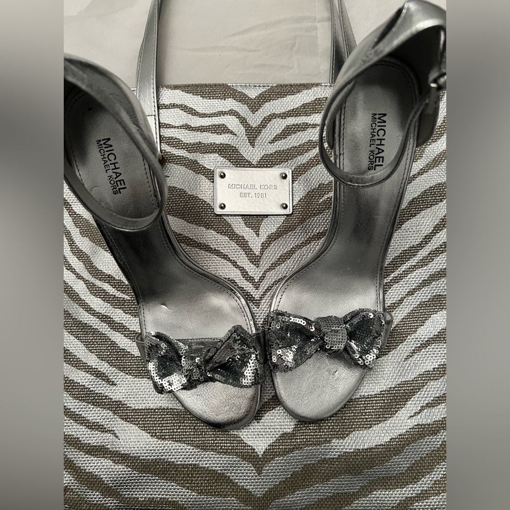 MICHAEL KORS Paris Silver Sequin Bow Ankle-Strap Sandals Heels Size 9 - Picture 14 of 16